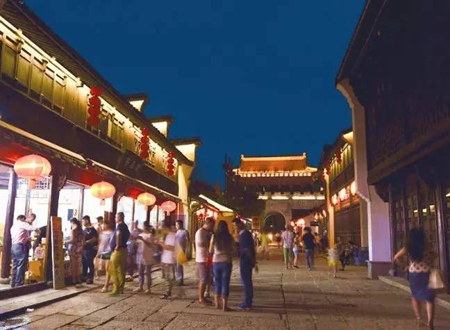 探秘特色小店與最新網(wǎng)貸口子，揭秘2024年網(wǎng)貸行業(yè)新動態(tài)