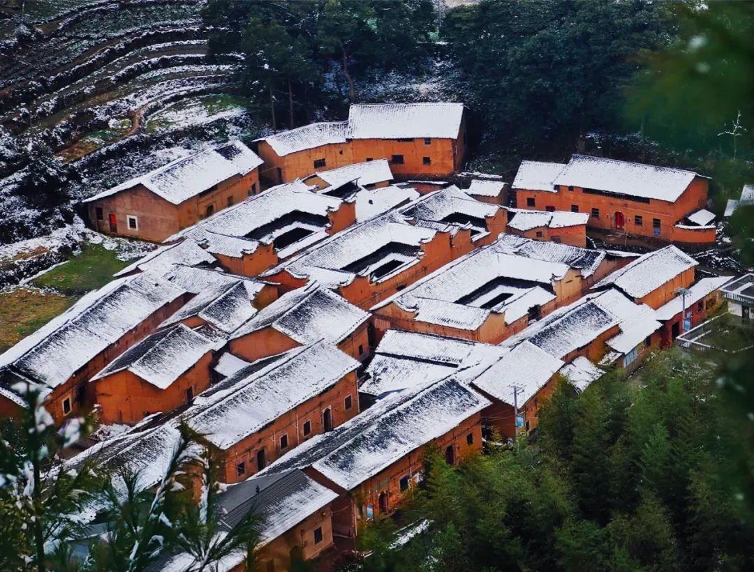 探秘阜陽向陽南路大橋畔的巷弄秘境，特色小店隱藏于小巷之中