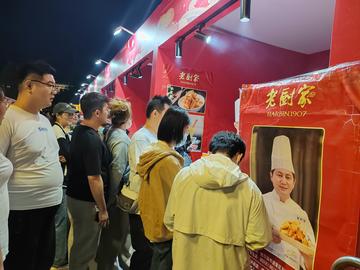 未來(lái)街頭小吃新紀(jì)元，揭秘2024年高科技街頭美食全新趨勢(shì)