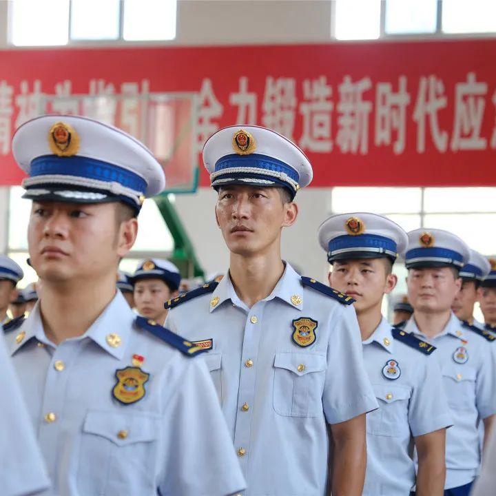 最新夏常服，時尚舒適與實用性的完美融合