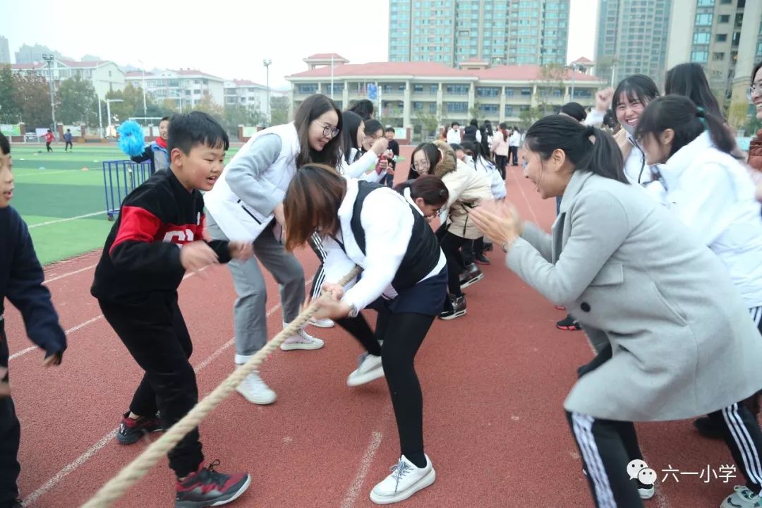 難忘的隊(duì)列隊(duì)形比賽，力量與自信的蛻變之旅