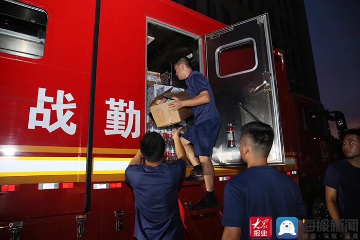 中國(guó)最新式裝甲運(yùn)兵車，力量與速度的完美融合震撼登場(chǎng)！
